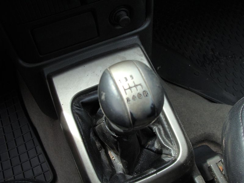 Nissan X-Trail 2.2 DCi, 100 kW, klimatizace - fotka 18 z 27