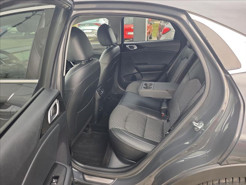 Kia XCeed 1,5 T-GDI 7DCT automat  TOP - fotka 11 z 21