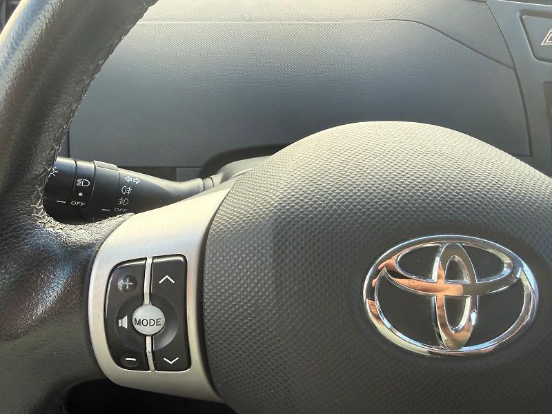 Toyota Yaris 1.3 VVT-i 64kW - fotka 17 z 26