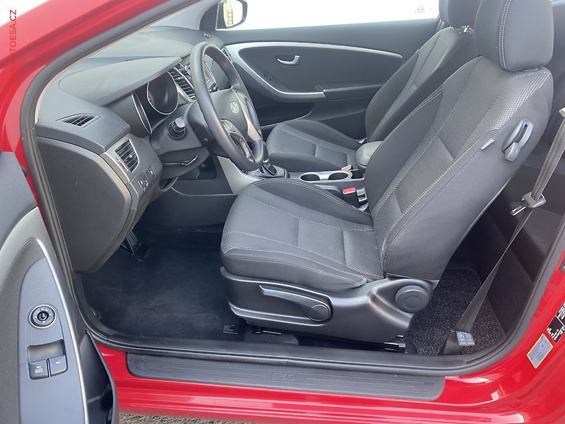 Hyundai i30 (2014) 1.4CVVT, Classic, +kola - fotka 9 z 16