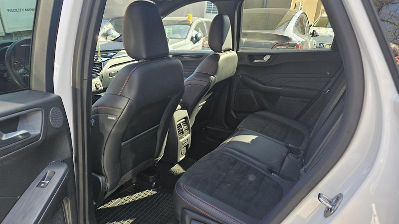 Ford Kuga (2021) 2.0 EB 140kW ST-line 4x4 AT8  - fotka 10 z 36