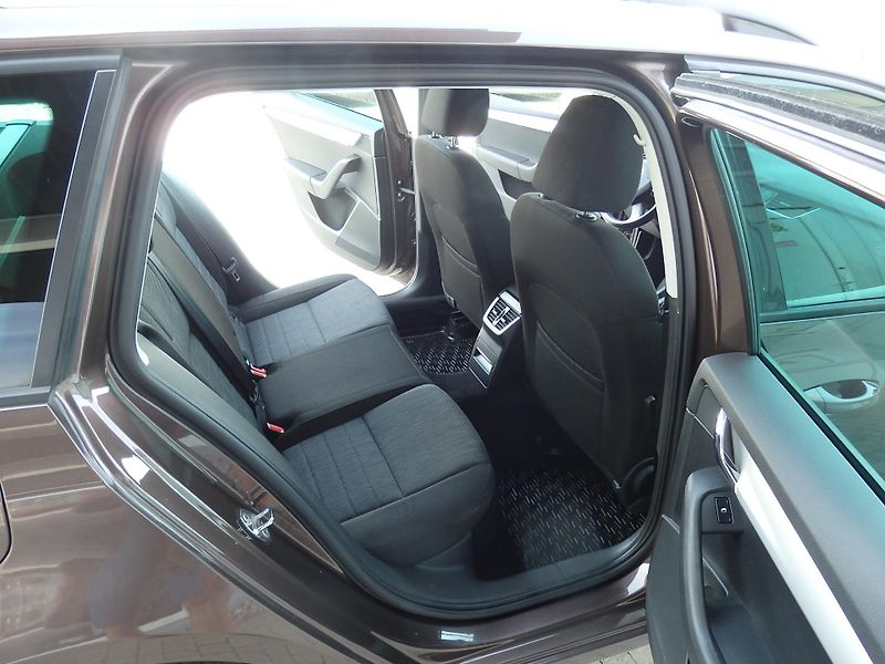 Škoda Octavia 1.4 TSI DIGI. KLIMA, ZÁVĚS - fotka 9 z 27