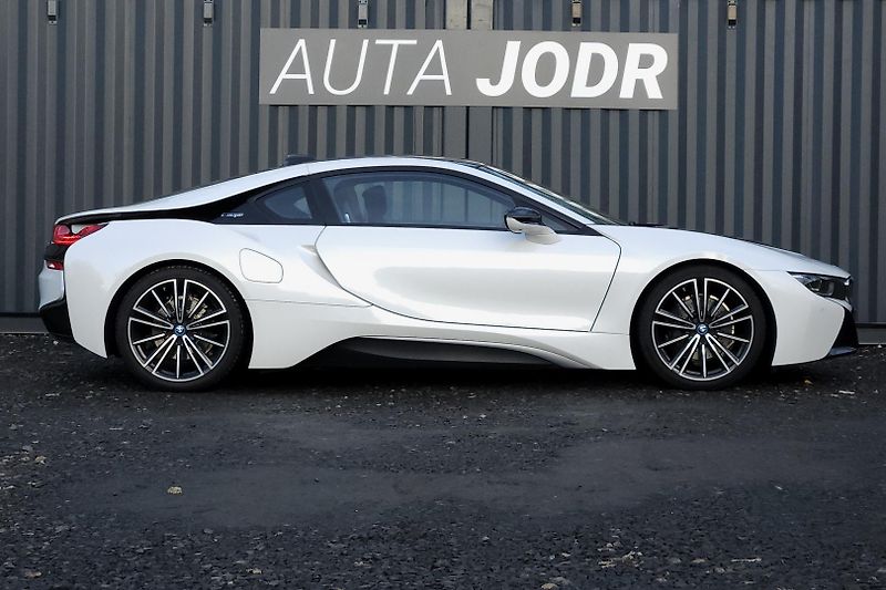 BMW i8 Coupe, Facelift, Lasery - fotka 8 z 31