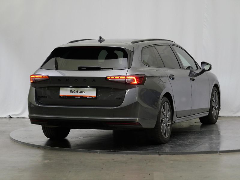 Škoda Superb - fotka 2 z 28