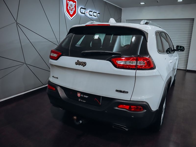 Jeep Cherokee 2.2 MJT 4WD Limited - fotka 6 z 32