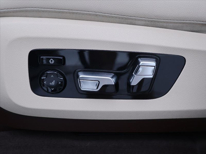 BMW X5 3,0 40 250kW xDrive Mpaket DPH - fotka 19 z 42