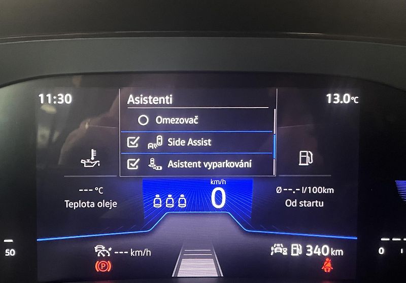 Volkswagen Touran 2,0TDi Comfortline, ČR, 1.MAJ - fotka 23 z 30