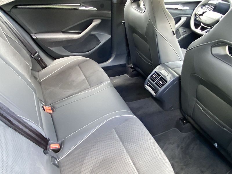 Škoda Superb (2025) 2.0 TDI 4x4 DSG SportLine - fotka 12 z 39