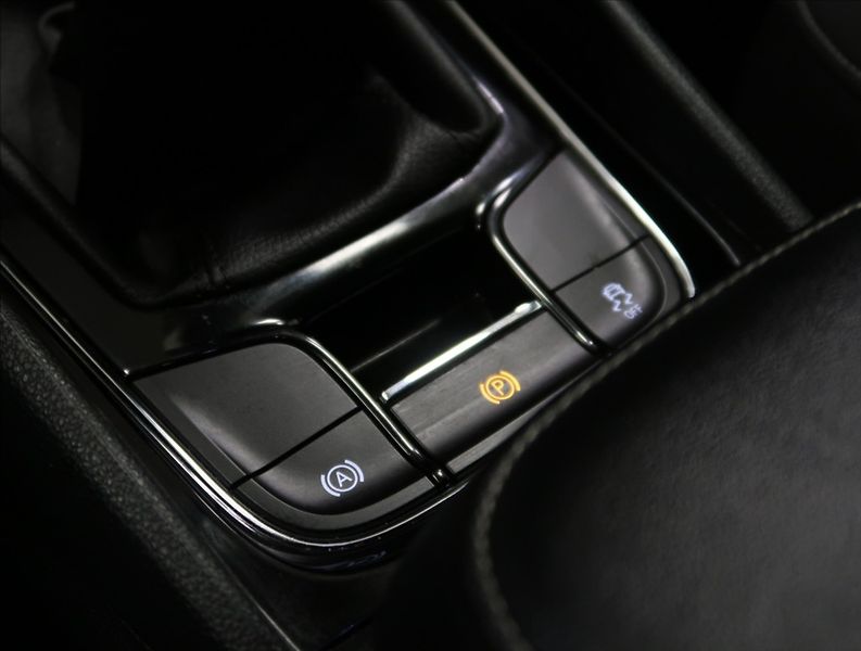 Škoda Karoq 1,5 TSI ČR 1. MAJ NAVI 2x ALU - fotka 32 z 45