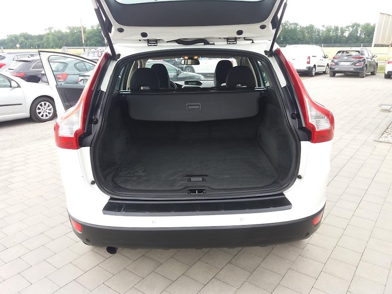 Volvo XC60 2.4D,129kW,KŮŽE ,SERVI.KNÍŽKA! - fotka 5 z 24