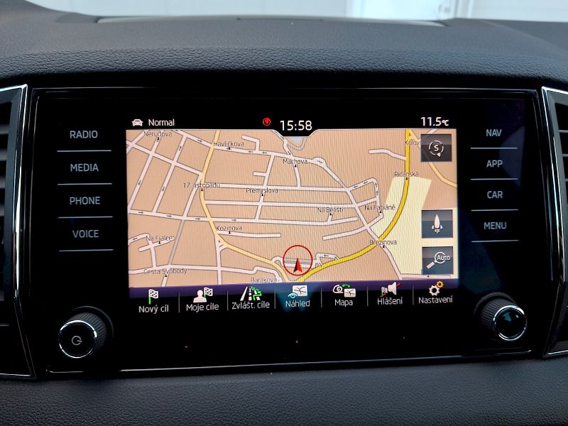 Škoda Karoq (2020) Scout DSG 4x4 2,0TDi 110kW - fotka 27 z 34