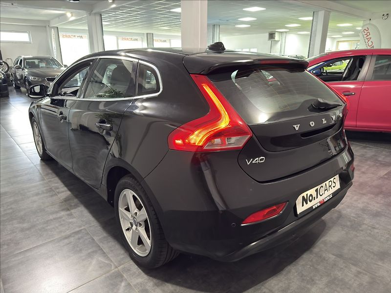Volvo V40 1,6   D2 MOMENTUM BI-XEN VÝHŘE - fotka 4 z 42