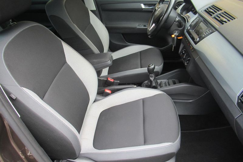 Škoda Fabia 1.2 TSi KLIMA VYHŘ. SEDADLA - fotka 17 z 22