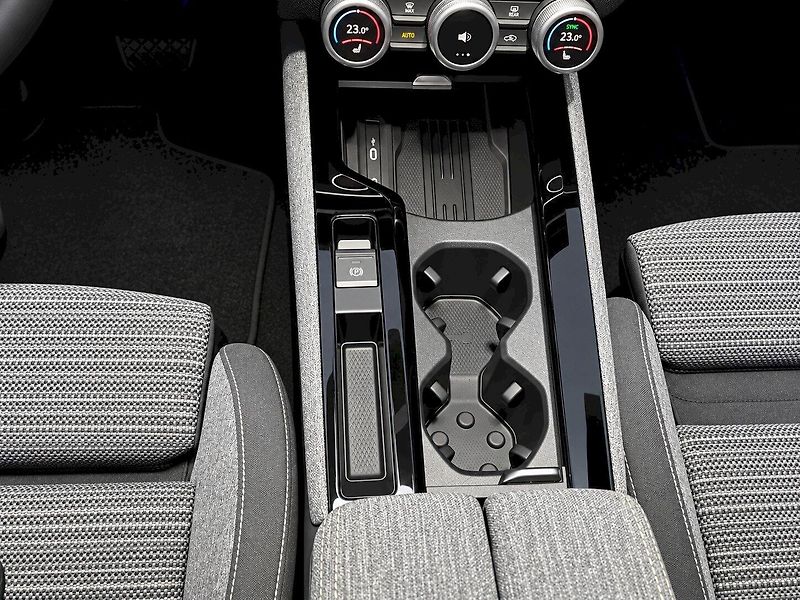 Škoda Superb (2024) COMBI SELEC TD 110/2.0 A7F - fotka 15 z 32