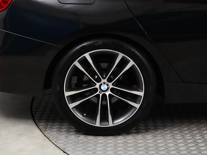 BMW Řada 3 (2014) 320d xDrive GT, 4X4, Automat - fotka 13 z 20