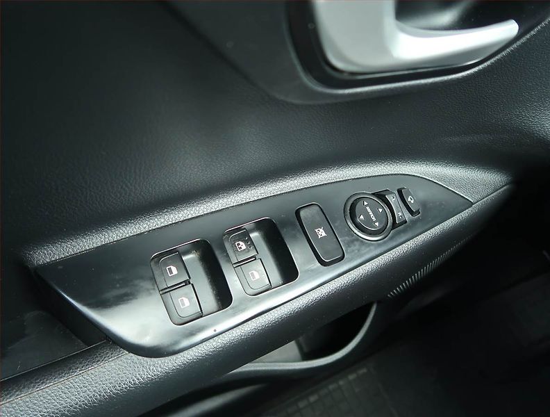 Kia Stonic (2018) 1.25 CVVT, Serv.kniha - fotka 15 z 15