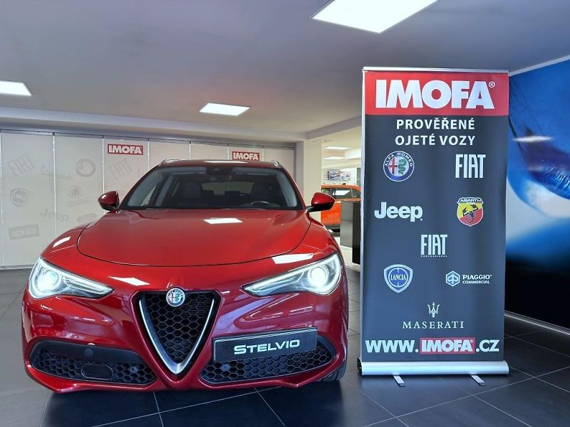 Alfa Romeo Stelvio (2017) 2.0T 280k AT8 ZF Q4 4x4 First - fotka 2 z 17