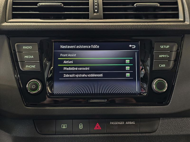 Škoda Fabia 1.0 TSi 81kW TEMPOMAT, PDC, ČR - fotka 16 z 22