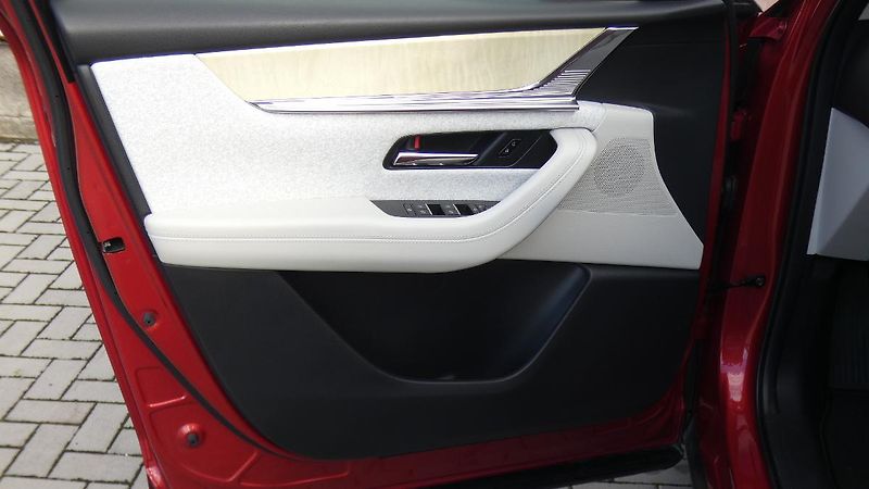 Mazda CX-60 2.5 e-Skyactiv PHEV Takumi - fotka 8 z 28