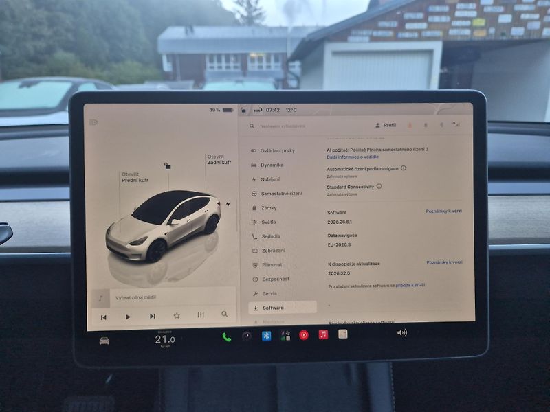 Tesla Model Y RWD 220kw TZ SOH 93,1 % - fotka 35 z 50