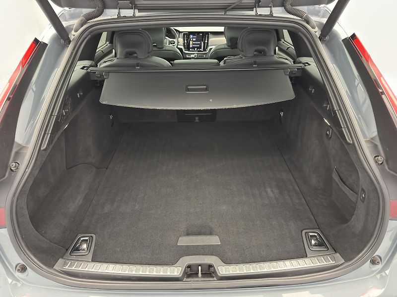 Volvo V90 CC D4 AWD PRO AUT - fotka 5 z 52