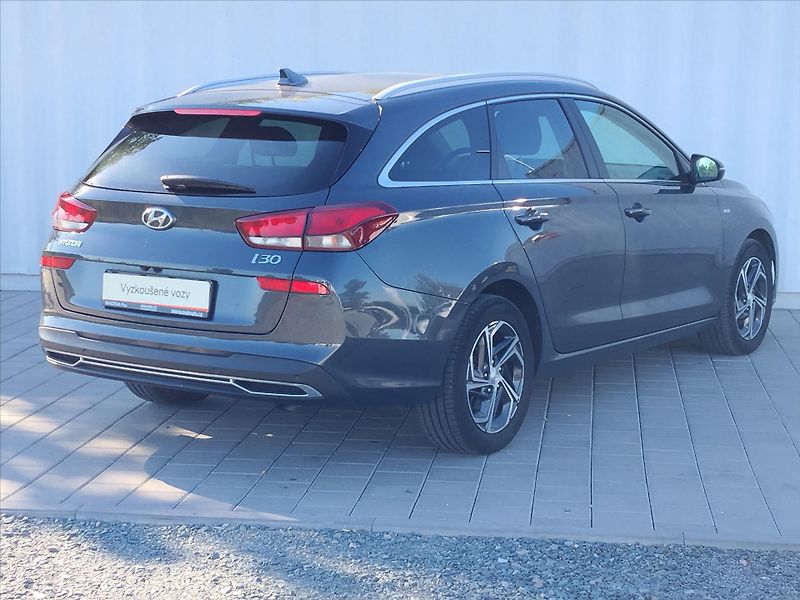 Hyundai i30 1,5   1,5 T-GDI mHEV Smart 117 - fotka 22 z 30