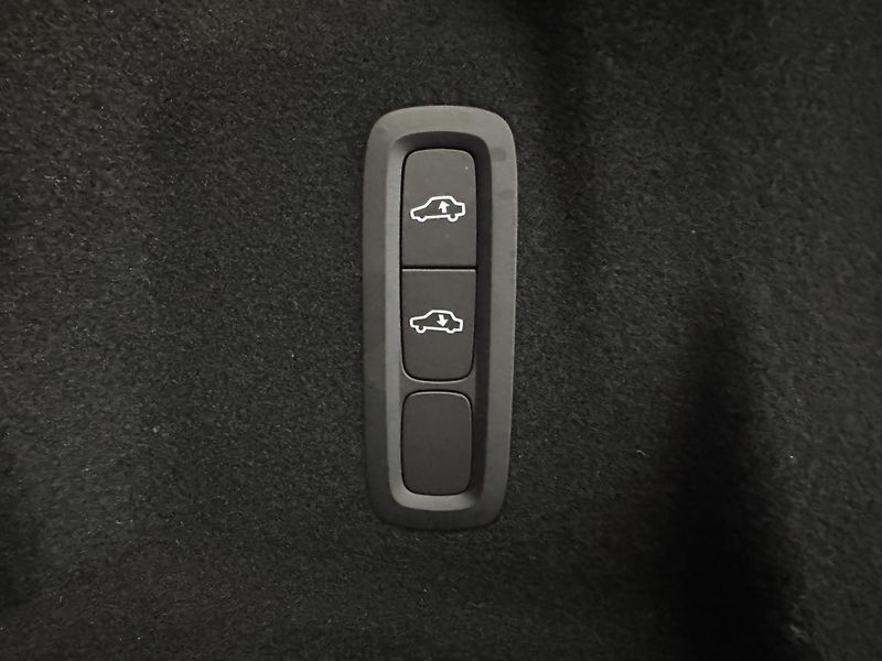 Volvo XC60 T8 AWD RECHARGE BRIGHT PLUS  - fotka 29 z 48