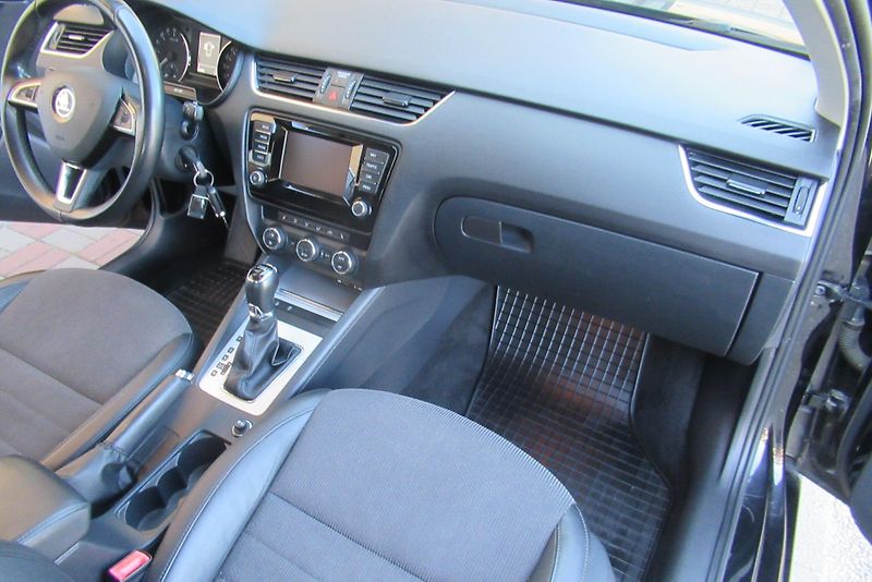 Škoda Octavia 2.0 TDi DSG  AUT. KLIMA NAVI  - fotka 11 z 35