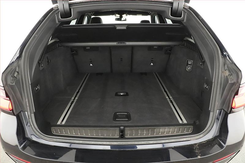 BMW Řada 5 (2022) M Sport 530d xDrive - fotka 19 z 21