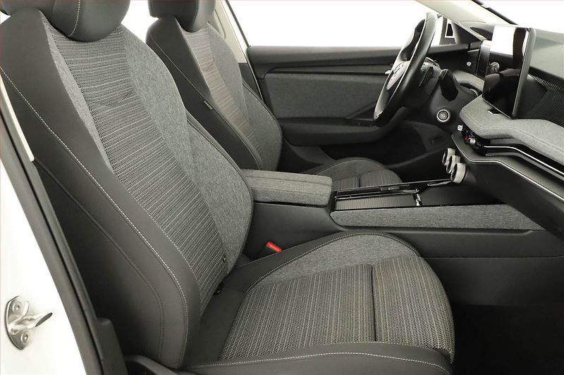 Škoda Superb (2024) Ambition 2.0 TDI - fotka 7 z 27