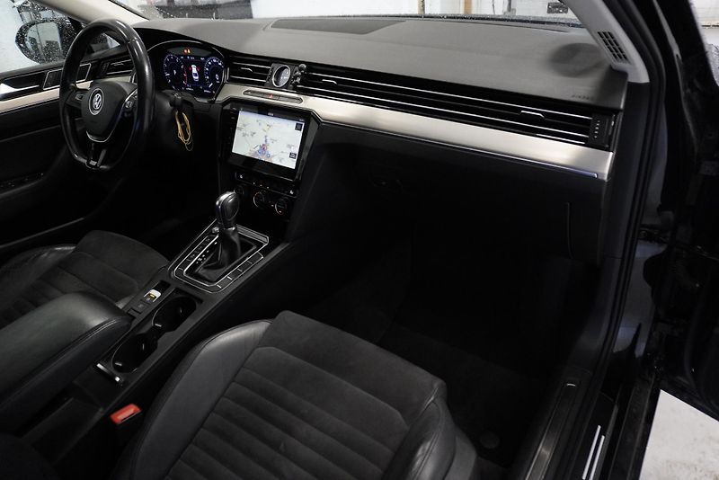 Volkswagen Passat 2,0 TSI 162kW DIGITAL, AUTOMAT - fotka 27 z 28