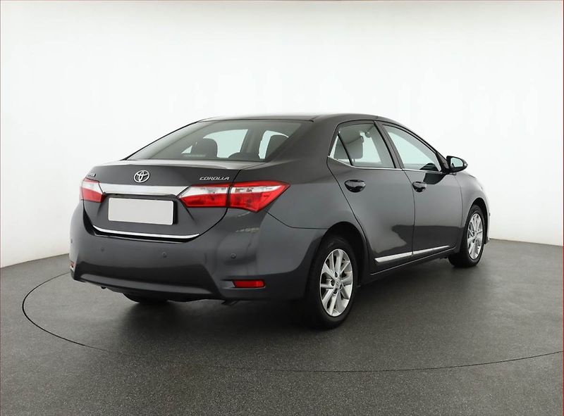 Toyota Corolla (2013) 1.4 D-4D, Park. senzory - fotka 5 z 17