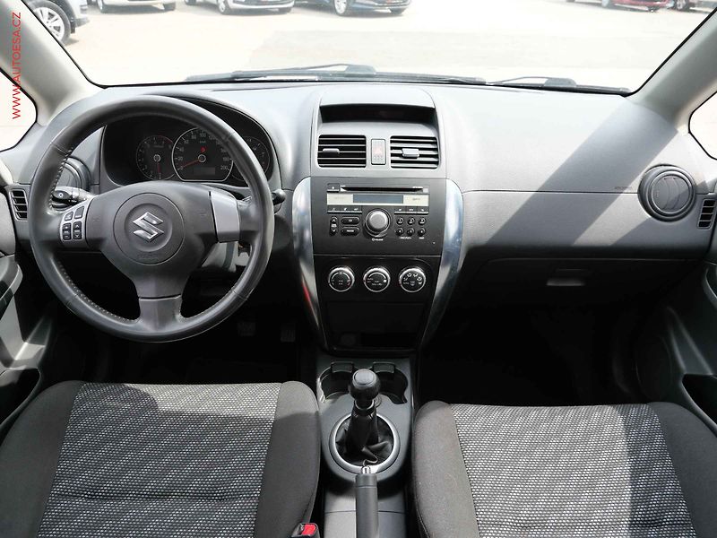 Suzuki SX4 (2008) 1.6i, ČR, AC, výhřev sed - fotka 8 z 16
