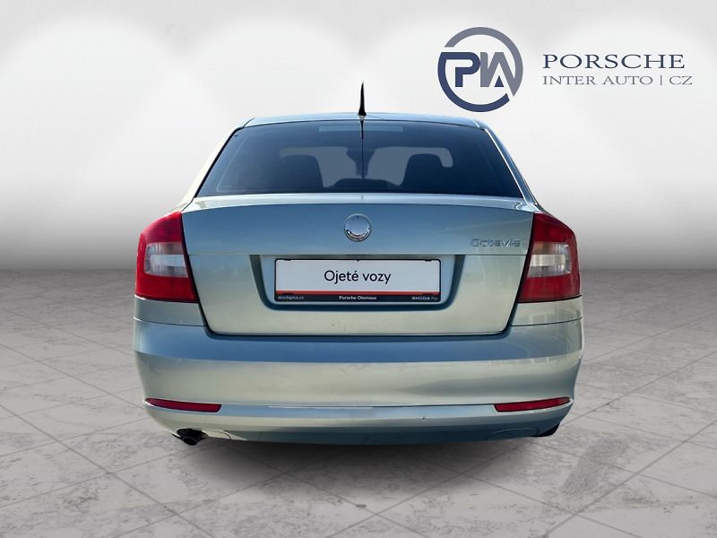 Škoda Octavia 1.6 MPi 75kW Ambiente Plus - fotka 6 z 29