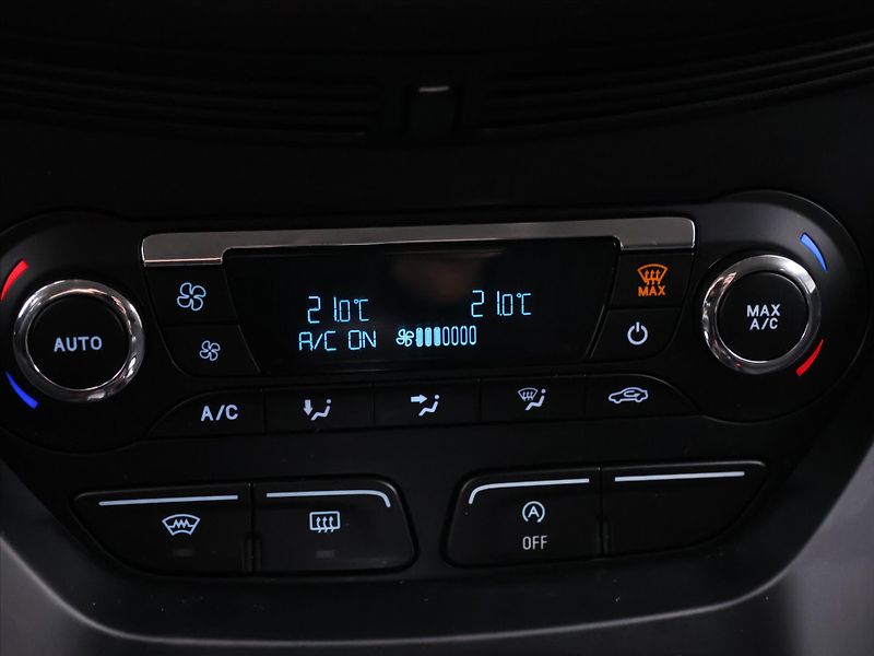 Ford Kuga 1,6 EB 110kW CZ Aut.Klima - fotka 22 z 31