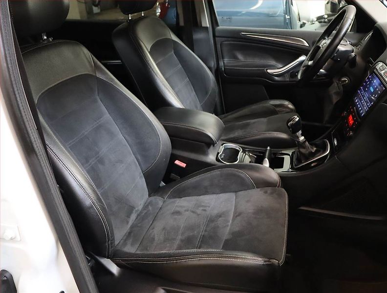 Ford S-MAX (2012) 2.0 TDCi, 7 míst, Tempomat - fotka 9 z 22