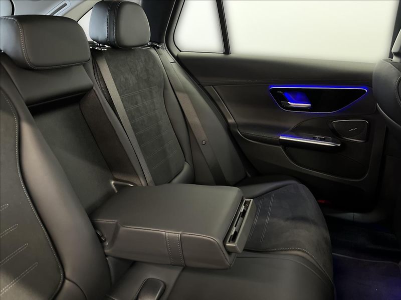 Mercedes-Benz Třídy C 300 de 4MATIC kombi AMG Line N - fotka 20 z 22
