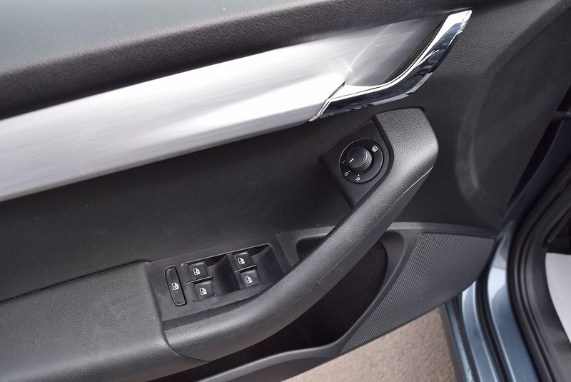 Škoda Octavia (2018) 1.5TSI 110kw AMBITION NAVI OPS - fotka 22 z 46