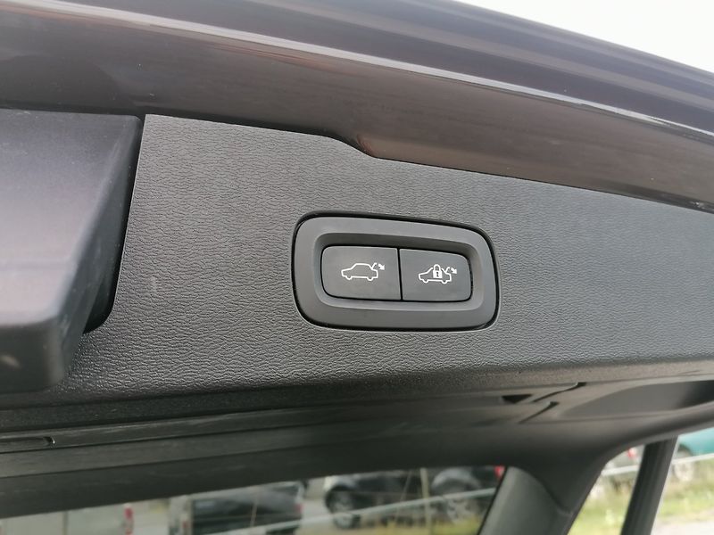 Volvo V60 (2021) 2.0 B4 145kW A/T Kůže - fotka 23 z 27