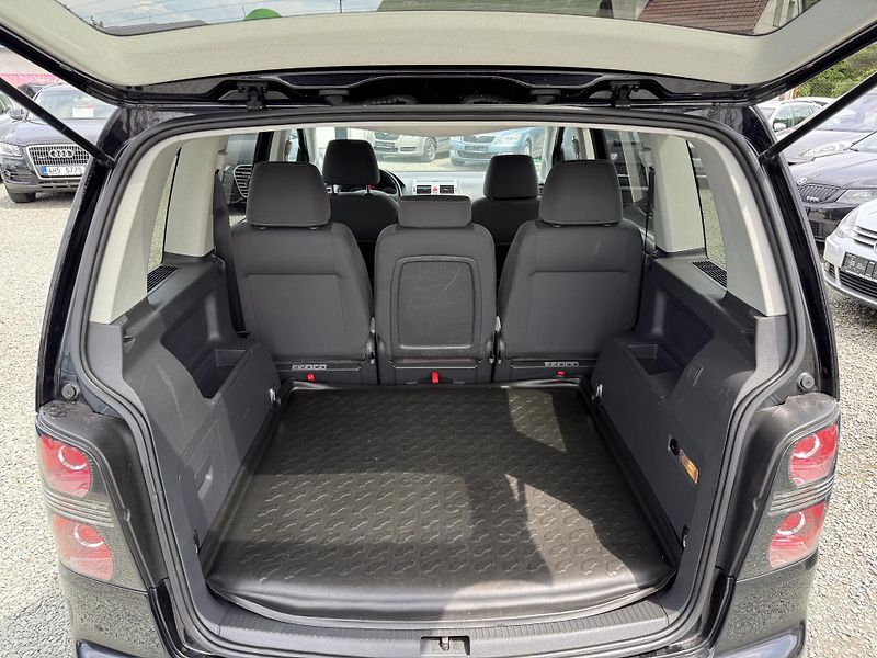 Volkswagen Touran 1.4 TSI DSG CROSS - fotka 12 z 13