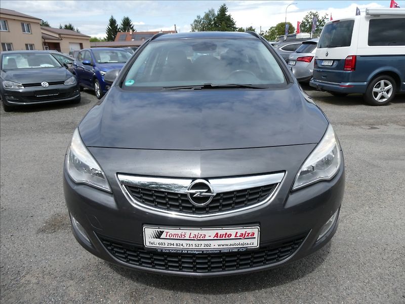 Opel Astra 1,4 88kW 2x kola, 2.majitel - fotka 2 z 38