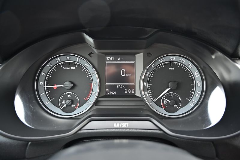 Škoda Octavia 1.6TDI 77KW Edition 4/2015 - fotka 12 z 41