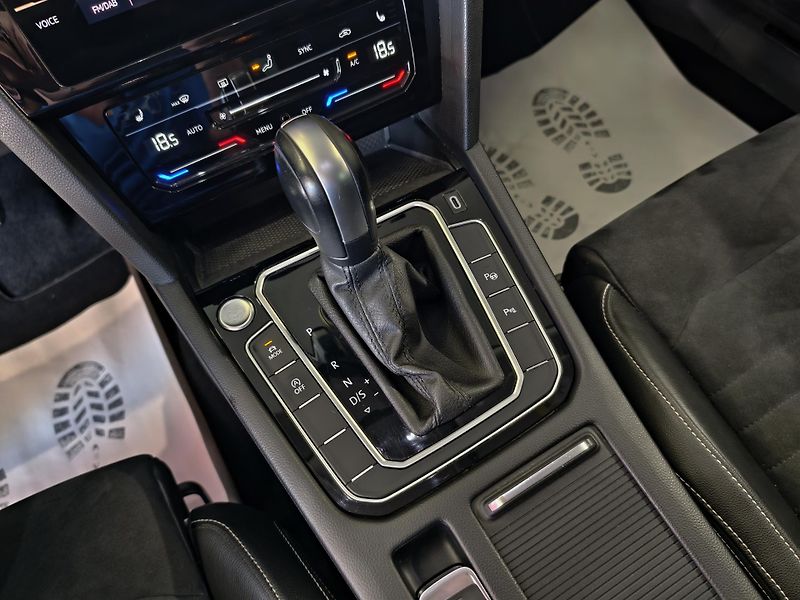 Volkswagen Passat 2.0 TDi DSG ELEGANCE, DCC, ČR  - fotka 14 z 26