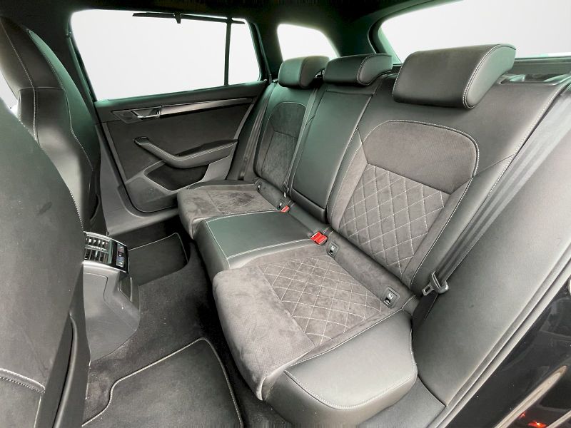 Škoda Superb (2022) Sportline 2.0 TDI 147kW DSG - fotka 27 z 35
