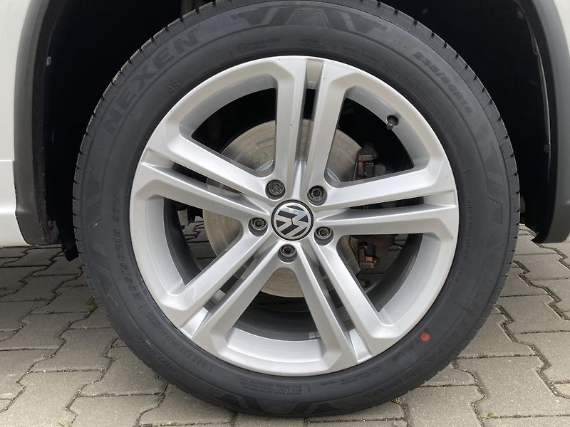 Volkswagen Tiguan (2013) 2.0TDI R-line - fotka 29 z 37