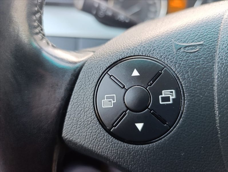 Mercedes-Benz Viano 3,0 CDi Automat SPANÍ 7míst - fotka 28 z 31