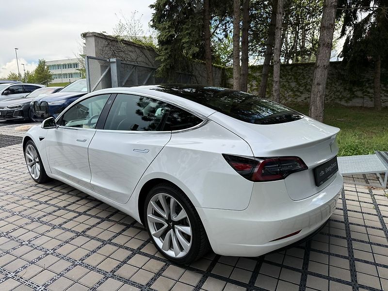 Tesla Model 3 Long Range AWD - fotka 4 z 38