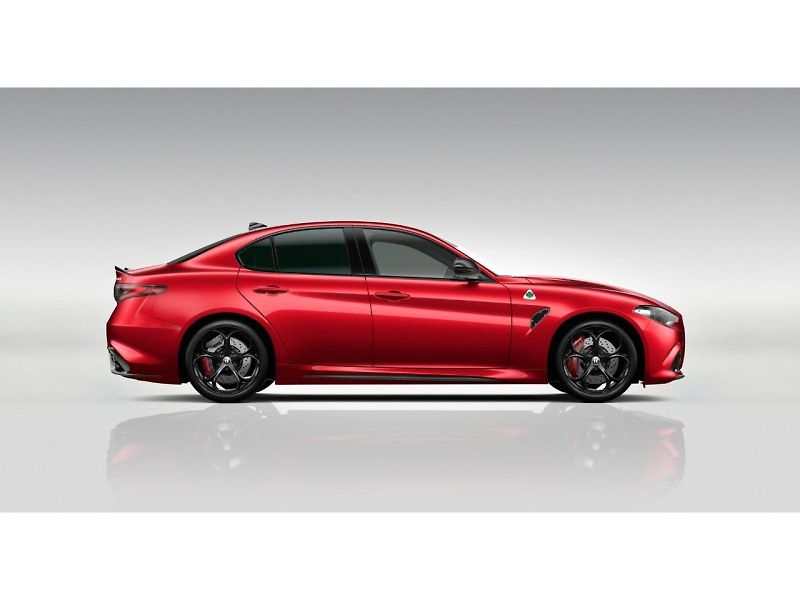 Alfa Romeo Giulia (2026) 2.9 V6 BiTurbo 520k QV Carbon - fotka 2 z 6