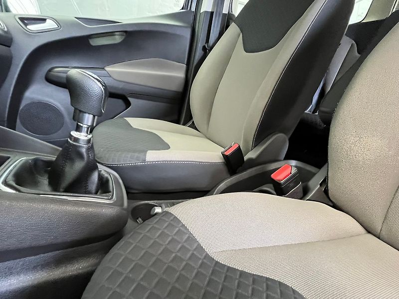 Ford Tourneo Courier Titanium 1.5 TDCi prav.servis - fotka 28 z 44