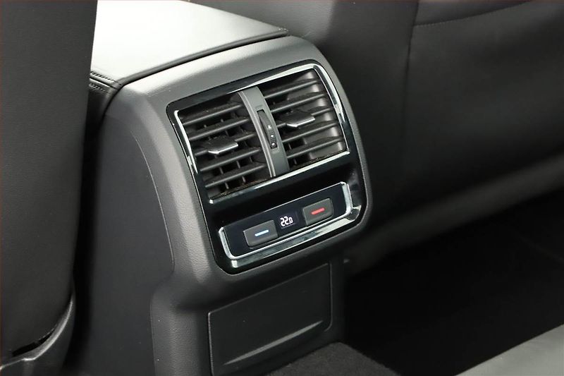 Volkswagen Passat (2020) 1.5 TSI - fotka 17 z 21